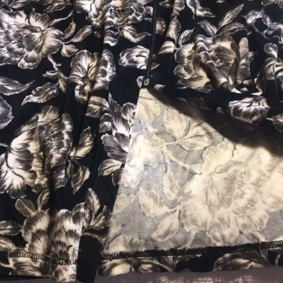 Miss Elaine soft zip up house coat small. SOFT - Picture 7 of 10